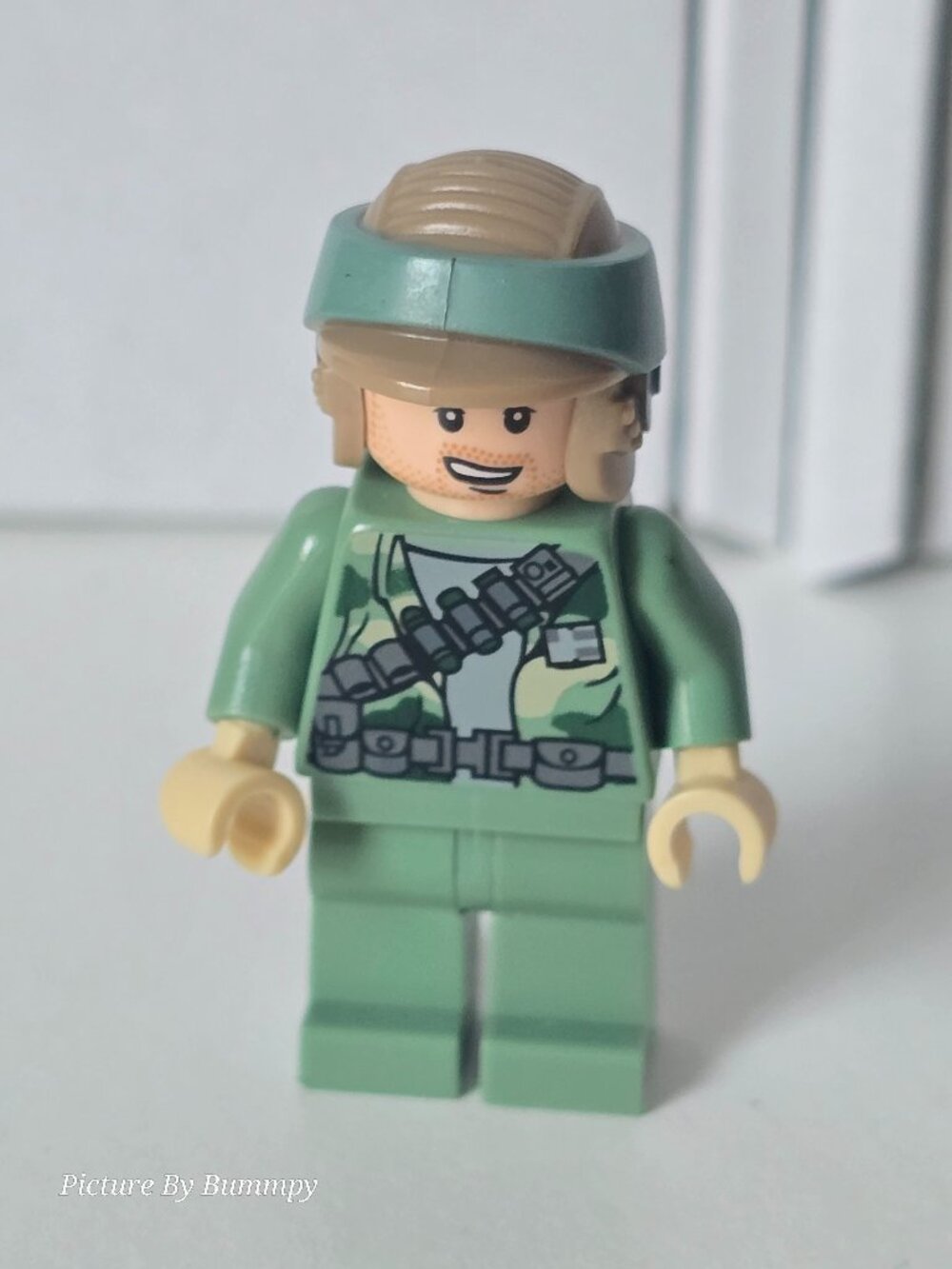 LEGO Star Wars Endor Rebel Commando minifigure, (L16)